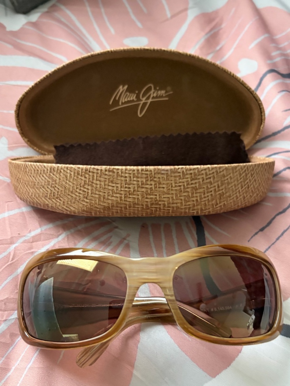 Maui Jim Light Brown Frame Sunglasses w/Brown Gradient Polarized Lenses & case